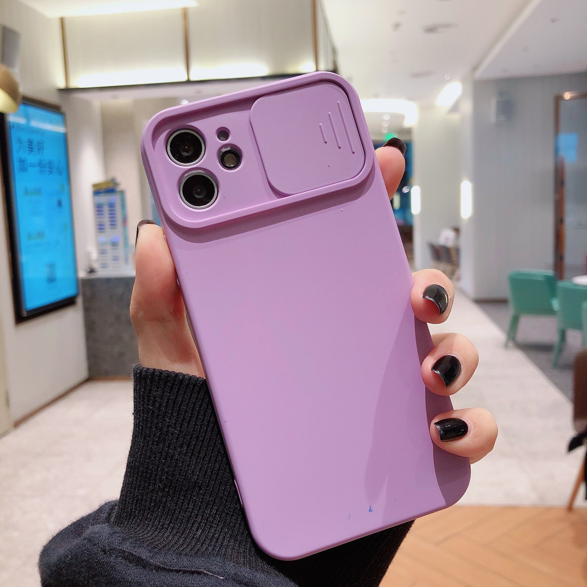 Nouvelle coque de téléphone liquide en silicone avec fenêtre créative pour objectif