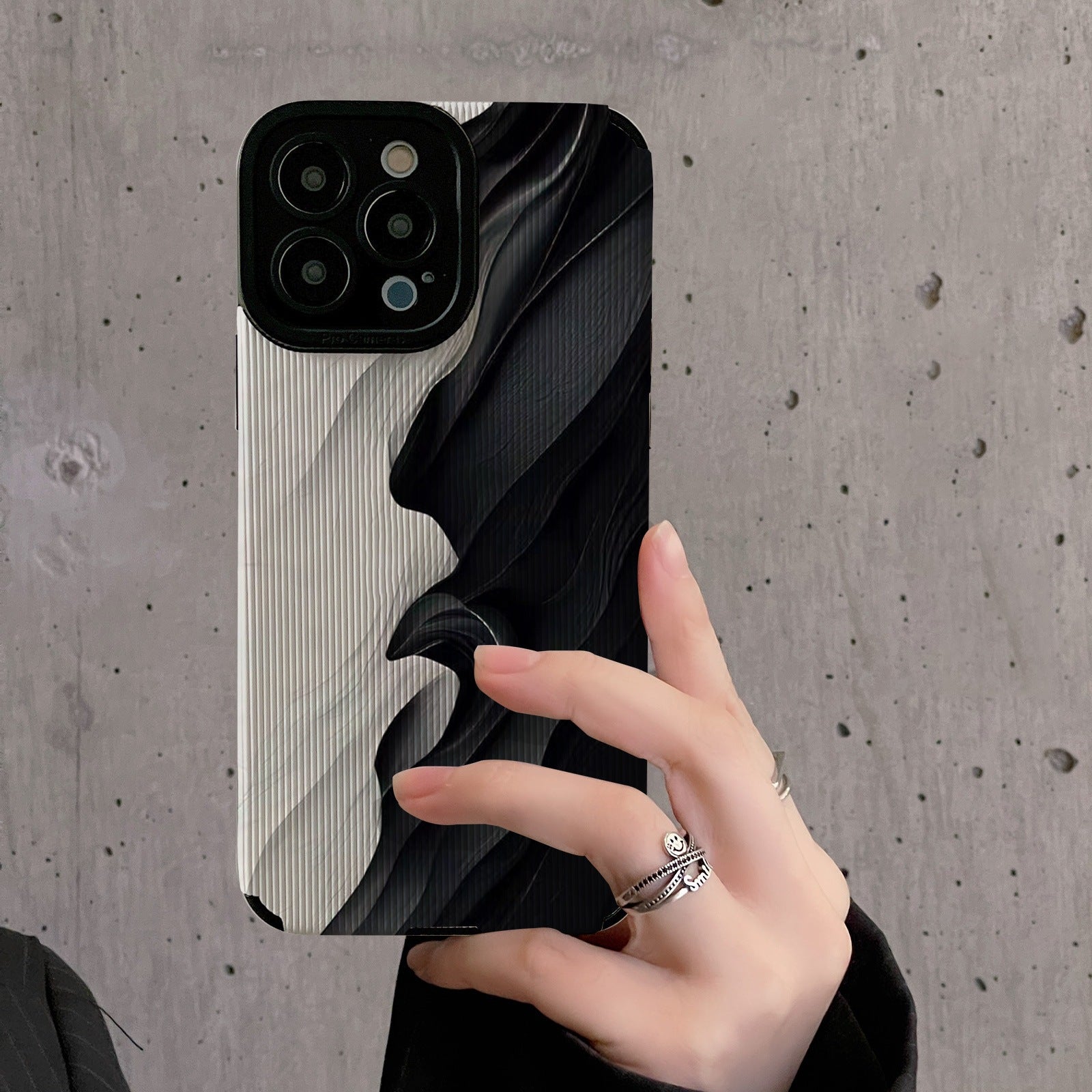 Funda de teléfono con patrón de ondas y chapa de madera
